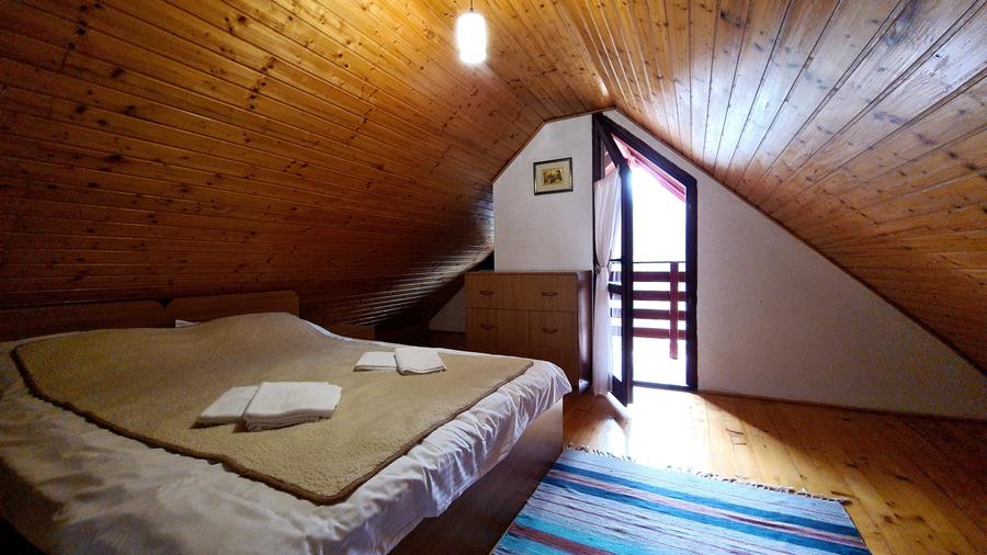 Casă individuală cu 6 camere cu Canalizare în Dobârlău