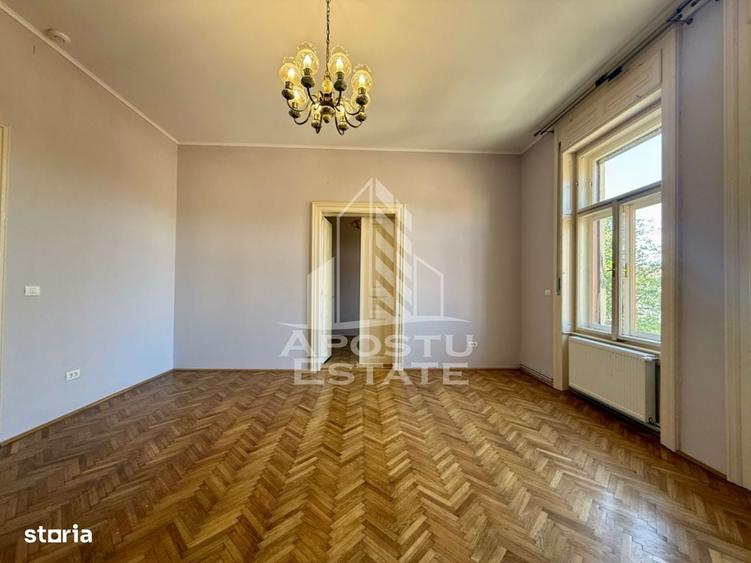 Apartament cu 4 camere în Ciupercenii Noi