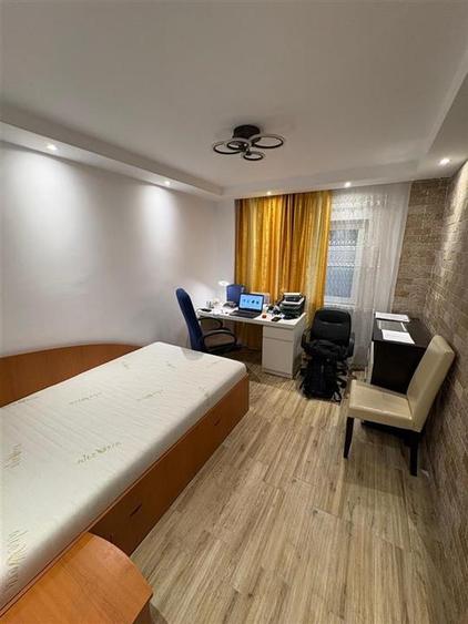 Apartament cu 4 camere decomandat în Răcădău