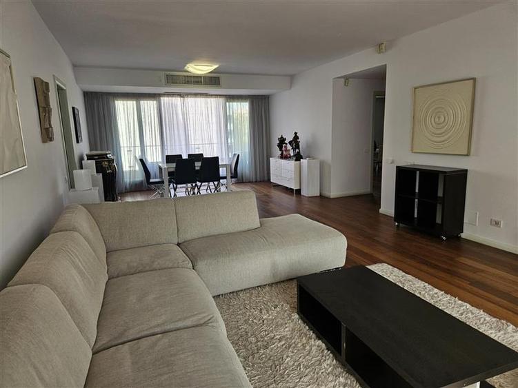 Apartament cu 3 camere semidecomandat, mobilat în Kiseleff