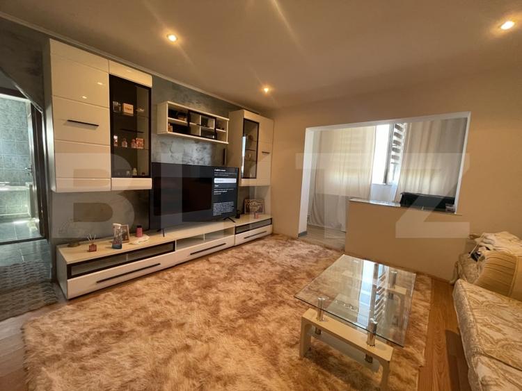 Apartament cu 2 camere semidecomandat, mobilat în Est