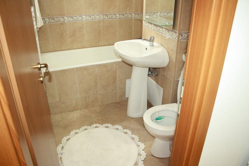 Apartament cu 3 camere decomandat, mobilat în Central