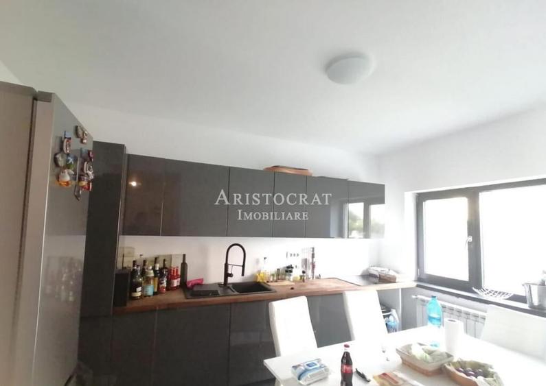 Casă cu 4 camere cu Teren 250 Mp în Ostratu