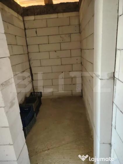 Casă cu 4 camere cu Teren 1300 Mp în Săndulești