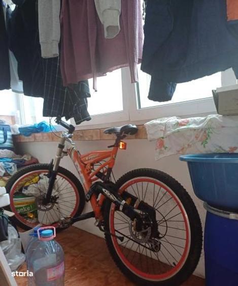 Apartament cu 4 camere decomandat, mobilat în Berceni