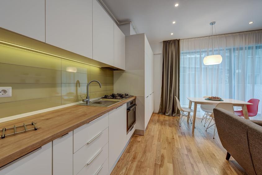 Apartament cu 3 camere semidecomandat în Cișmigiu