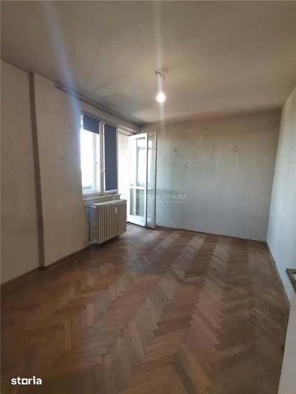 Apartament cu 3 camere decomandat în Tei