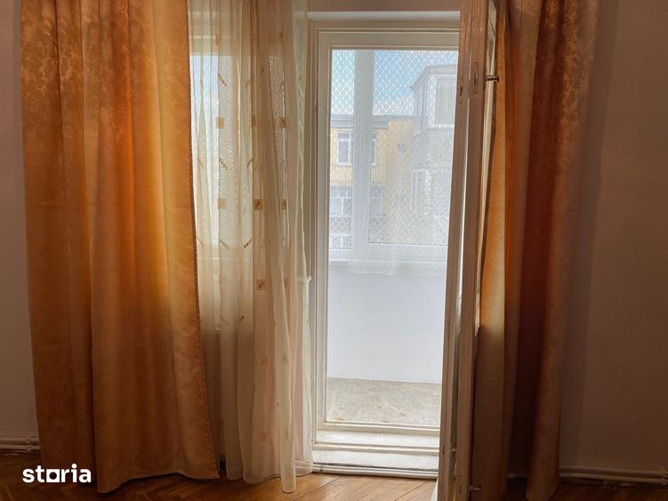 Apartament cu 4 camere decomandat în Central