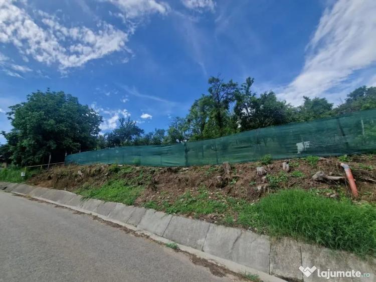 Teren în Albota