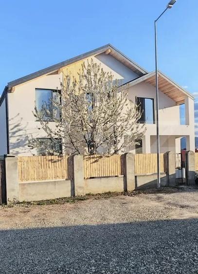Casă individuală cu 5 camere cu Canalizare în Hărman
