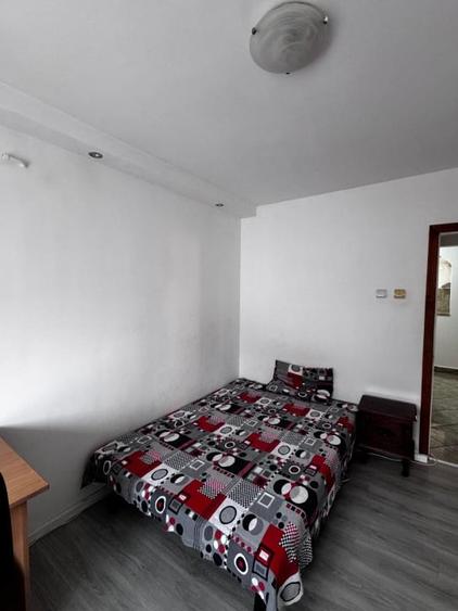Apartament cu 3 camere decomandat, mobilat în Lăpuș Argeș