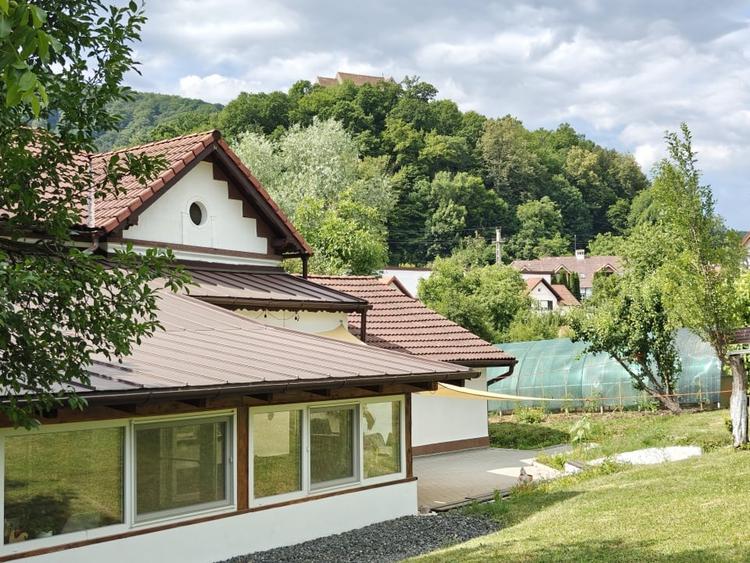 Casă individuală cu 5 camere cu Canalizare în Cisnădioara