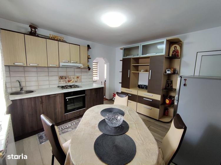 Casă cu 3 camere decomandat în Limanu
