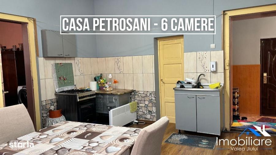 Casă cu 4 camere în Petrila