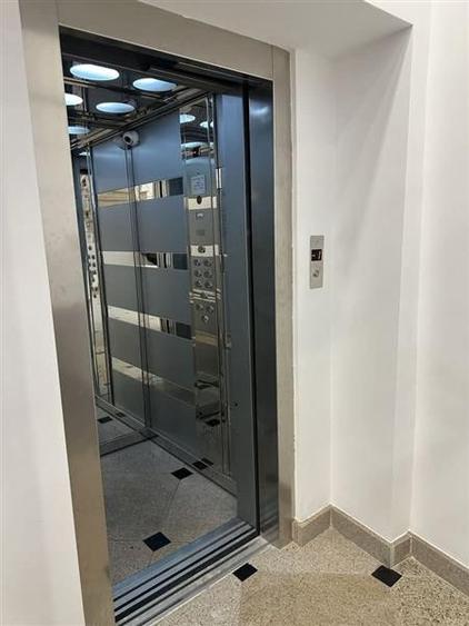 Birou, de 104 mp, în Central