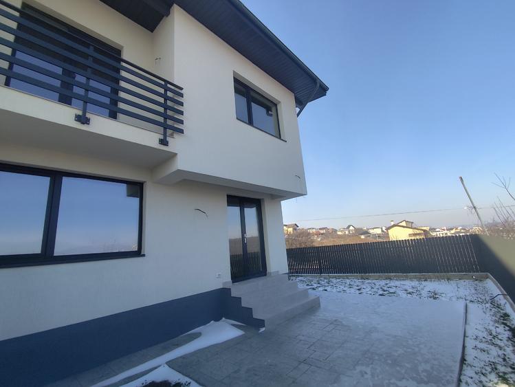 Duplex cu 4 camere cu Canalizare în Popas Păcurari