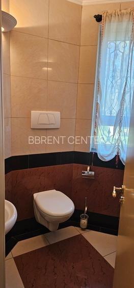 Casă cu 7 camere cu Canalizare în Balotești