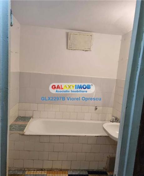 Apartament cu 3 camere semidecomandat în Titan