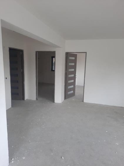 Vand casa in Com. Sendreni (cartierul nou) - 6
