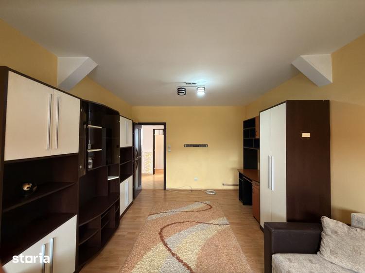 Apartament cu 2 camere decomandat în Girocului