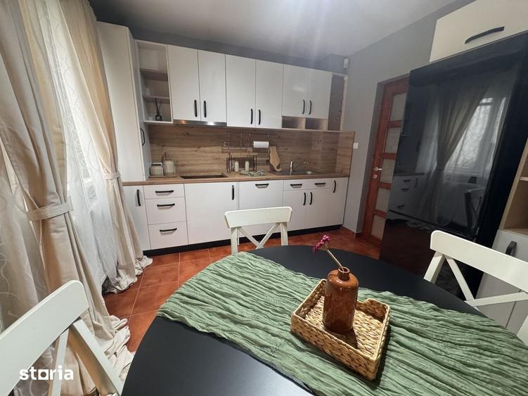 Apartament cu 3 camere decomandat în Exterior Vest