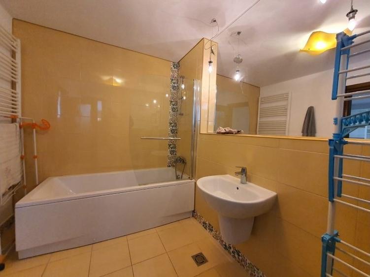 Apartament cu 4 camere în P-ța Romană