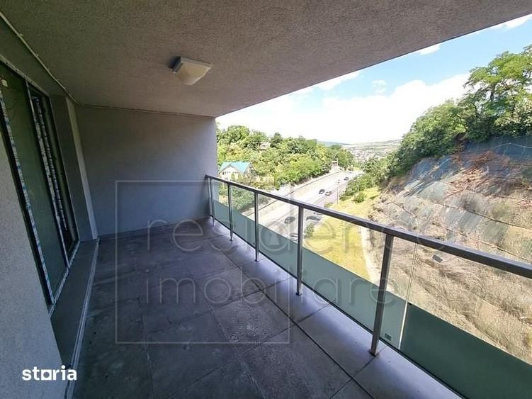 Apartament cu 4 camere decomandat în Gruia
