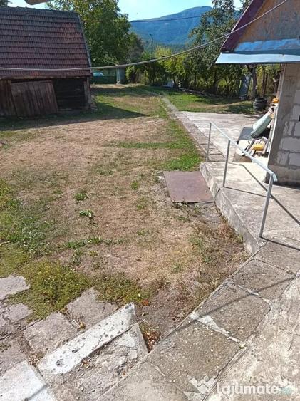 Casă cu 2 camere în Jiu-Paroșeni