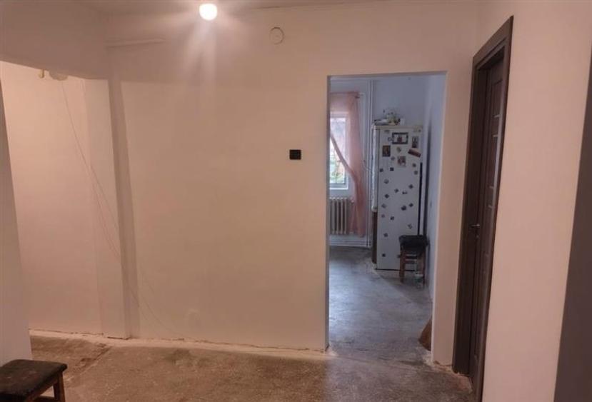 Apartament cu 3 camere decomandat în Aeroport