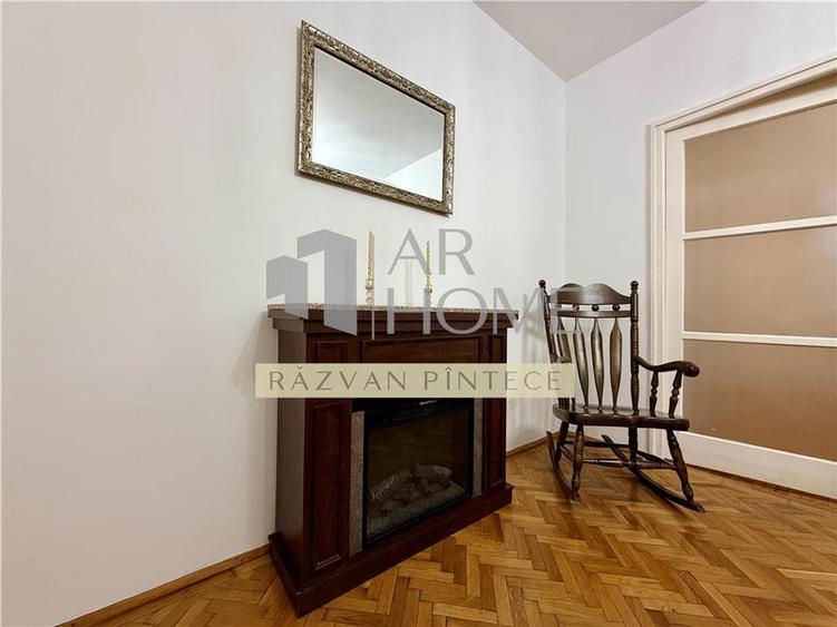 Apartament cu 3 camere decomandat, mobilat în Sud