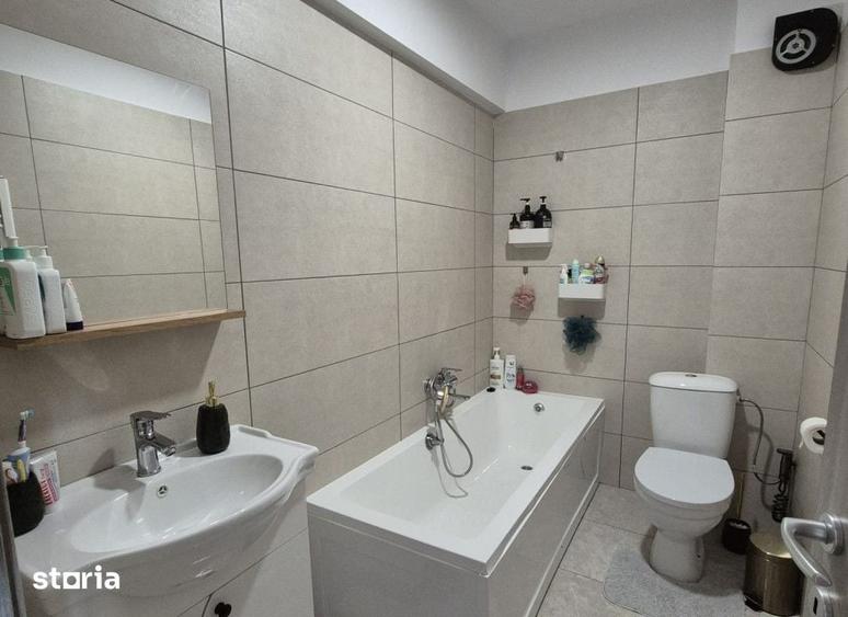 Apartament cu 3 camere semidecomandat în Bârnova