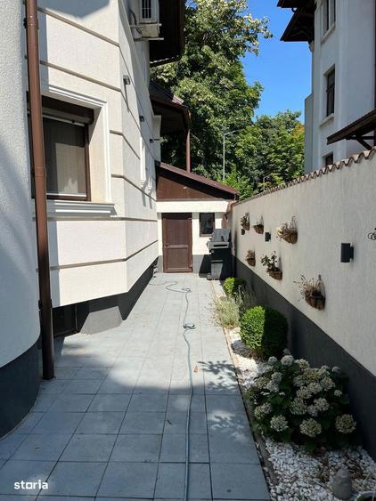 Casă cu 6 camere cu Teren 250 Mp în Nord