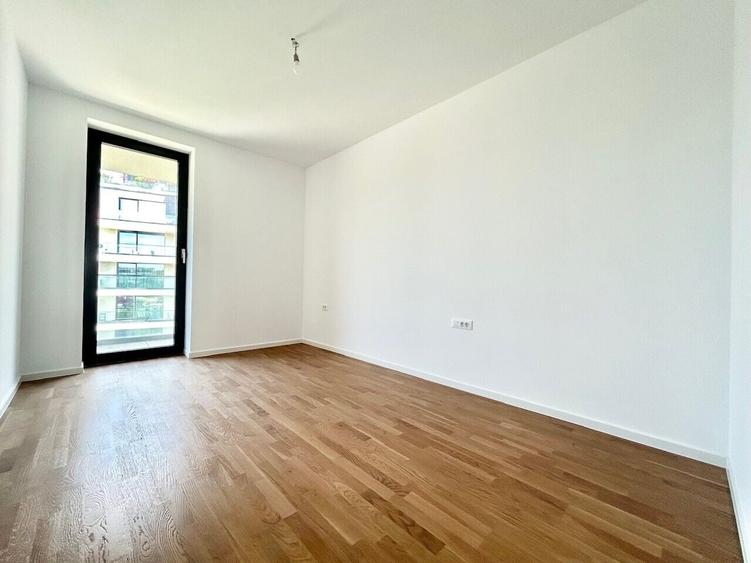 Apartament cu 4 camere decomandat în Băneasa