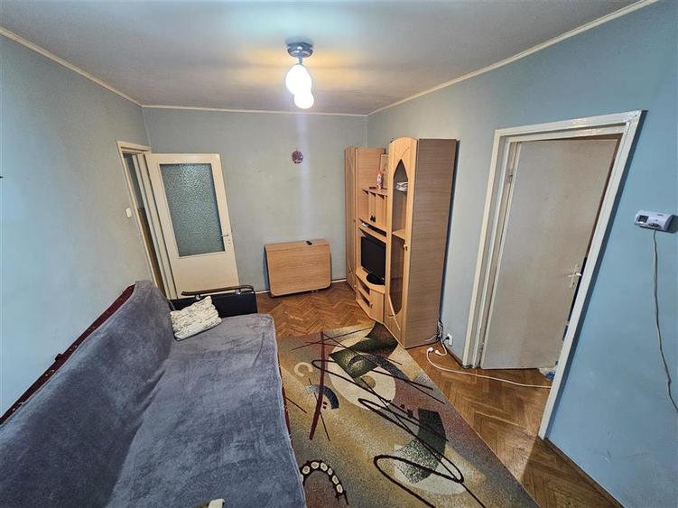 Tatarasi-Piata Chirila, apartament cu 2 camere, etaj  intermediar - 1