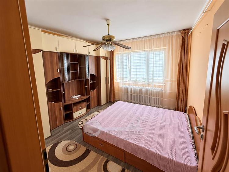 Apartament cu 3 camere semidecomandat, mobilat în Tătărași