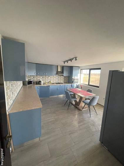 Casă cu 6 camere cu Teren 600 Mp în Moldoveni