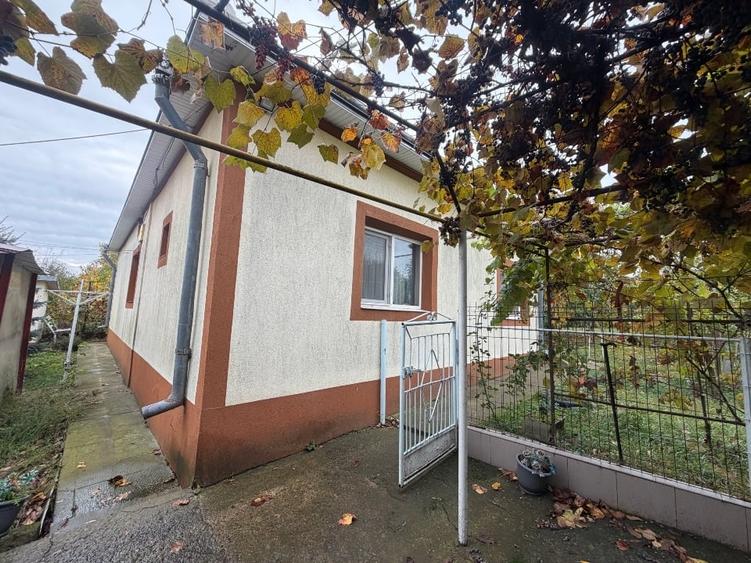 Casă individuală cu 4 camere cu Garaj în Central