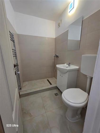 Apartament cu 3 camere semidecomandat în Micro 9