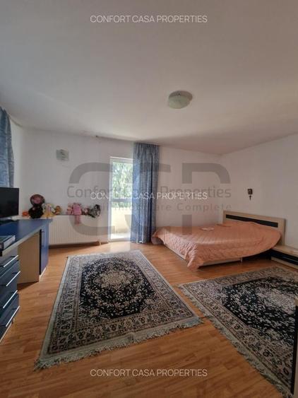 Casă cu 7 camere cu Teren 414 Mp în Splaiul Unirii