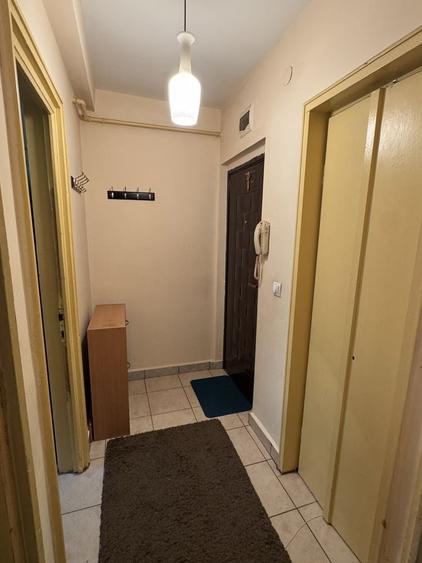 Apartament cu 2 camere semidecomandat în Calea București
