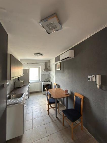 Apartament cu 3 camere decomandat în Bucovina