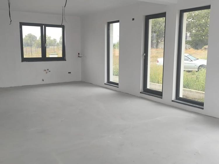Casă individuală cu 3 camere cu Canalizare în Micro 16