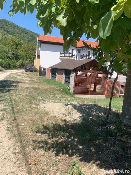 Casă cu 6 camere cu Teren 852 Mp în Eșelnița