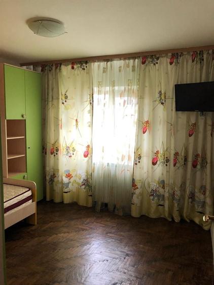 Apartament cu 3 camere decomandat în Sud