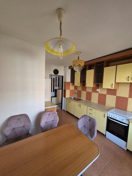 Apartament cu 2 camere decomandat în Micro 17