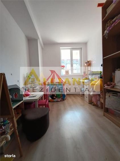 Apartament cu 3 camere decomandat în Berceni