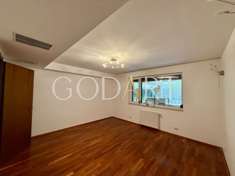 Apartament cu 3 camere decomandat în Herăstrău