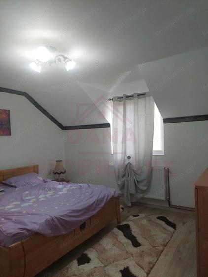 Casă cu 5 camere cu Teren 1100 Mp în Poiana