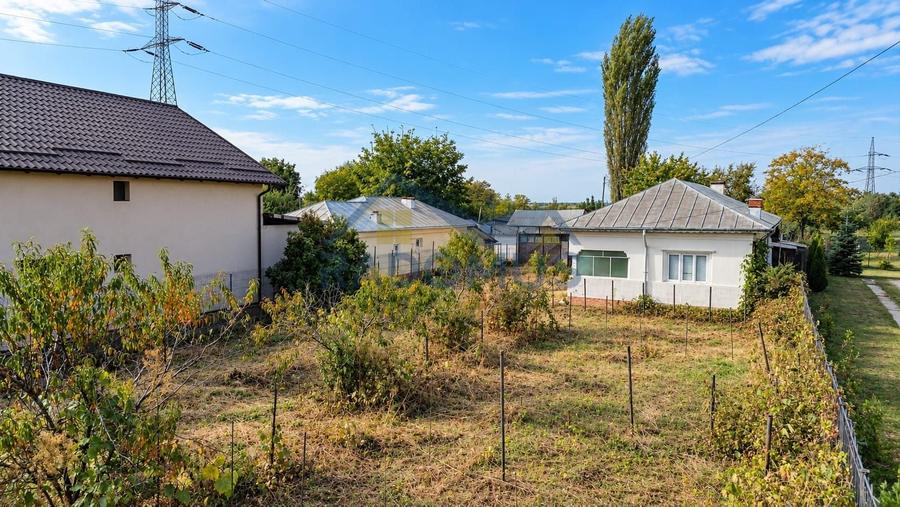 Casă individuală cu 7 camere cu Canalizare în Bărcănești