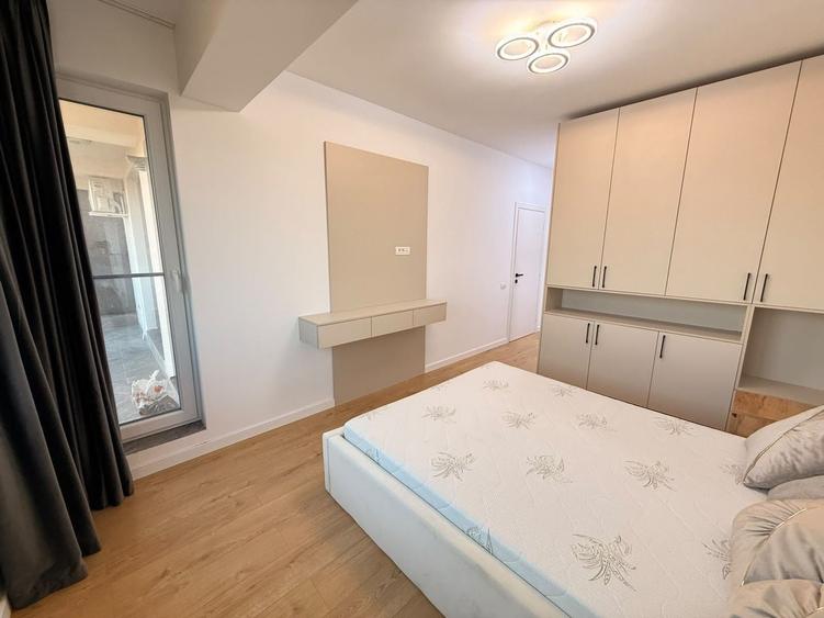 Apartament cu 3 camere semidecomandat în Tunari